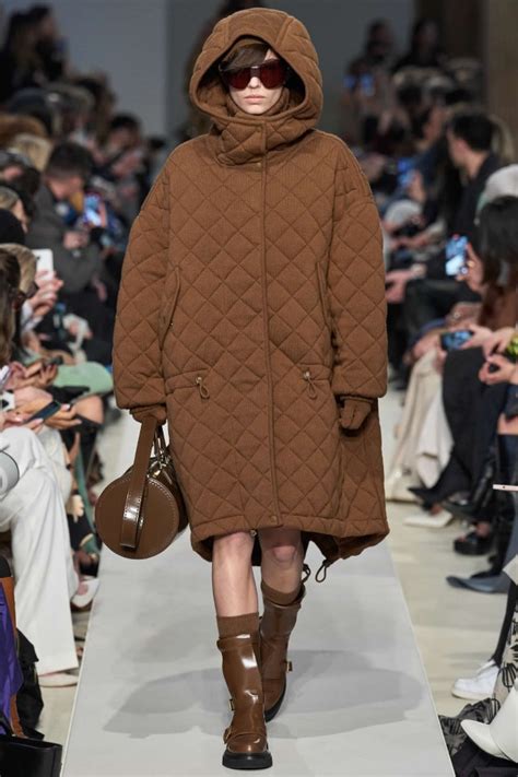 Piumino donna 2024: modelli di tendenza dell'inverno.